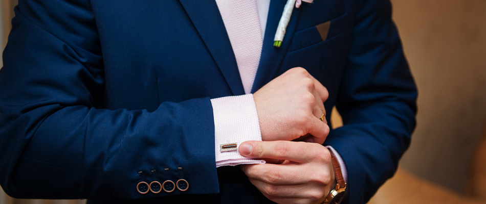 【結婚式に出席する際の「ネクタイ」のマナー】色/柄選びとNG事例