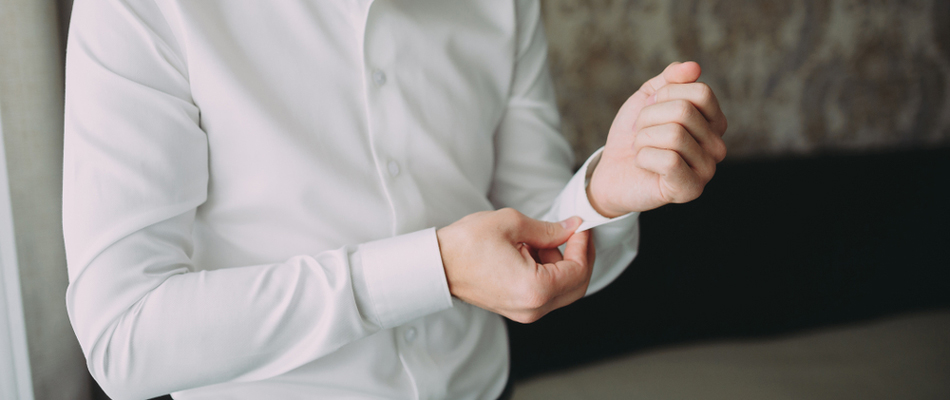 結婚式に着ていくYシャツとは? マナーにあった色や衿の形
