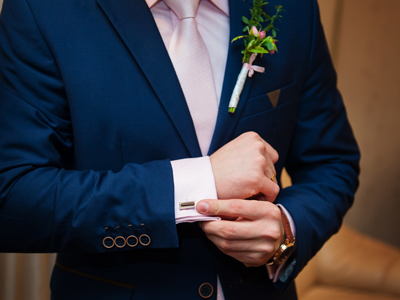 【結婚式に出席する際の「ネクタイ」のマナー】色/柄選びとNG事例